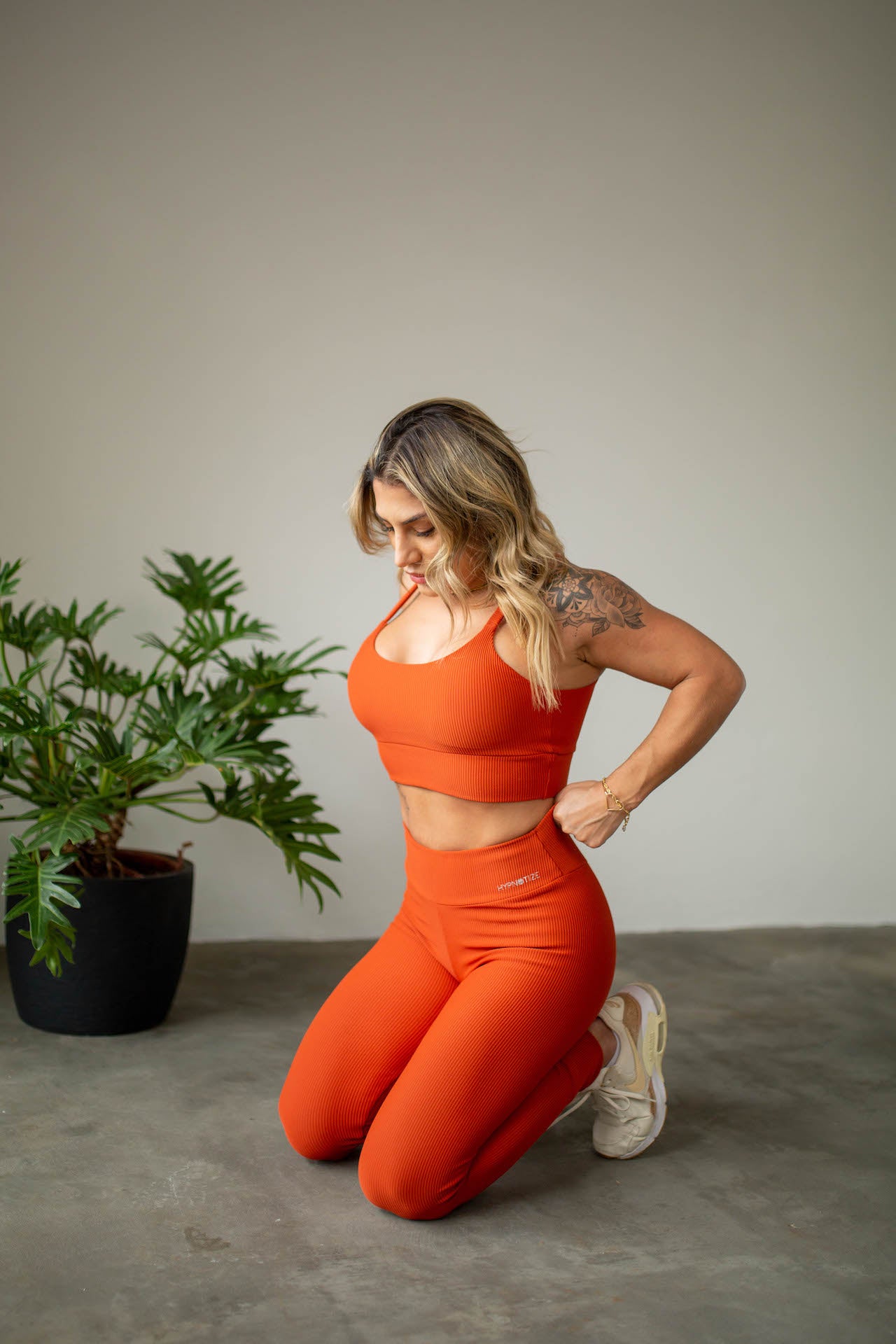 SPORTS BRA + LEGGING - AMBER RIBBED